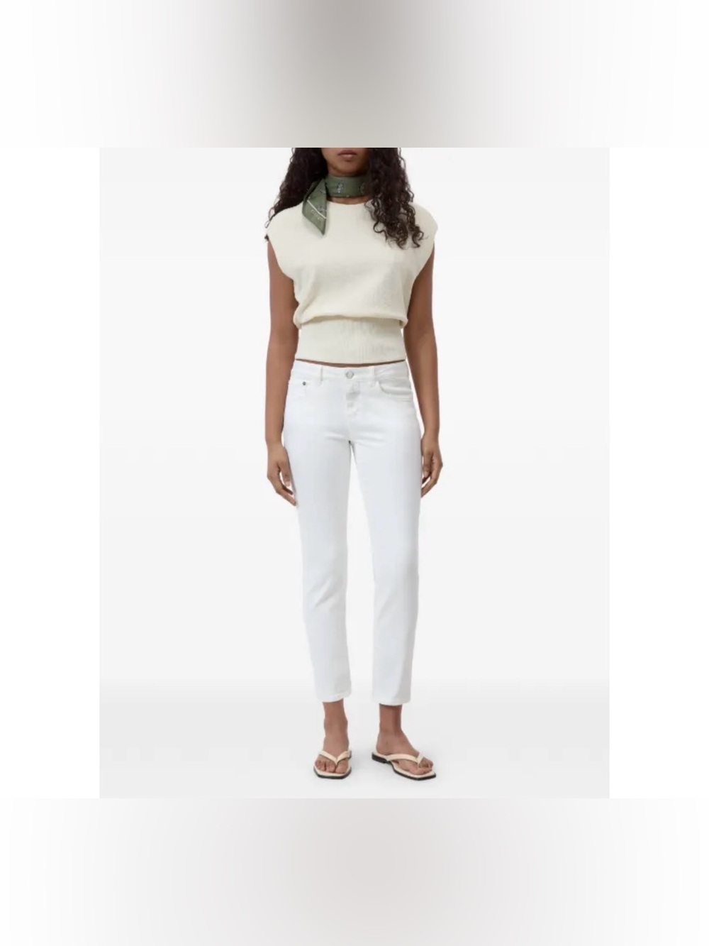Closed NWT Baker White Slim Fit Mid Waist Jeans with Metal Logo Button. Size 30